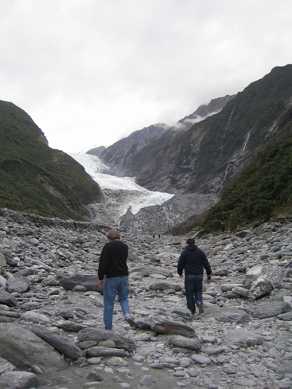 IMG_2177.JPG - Walk to the glacier: Chris and Matt