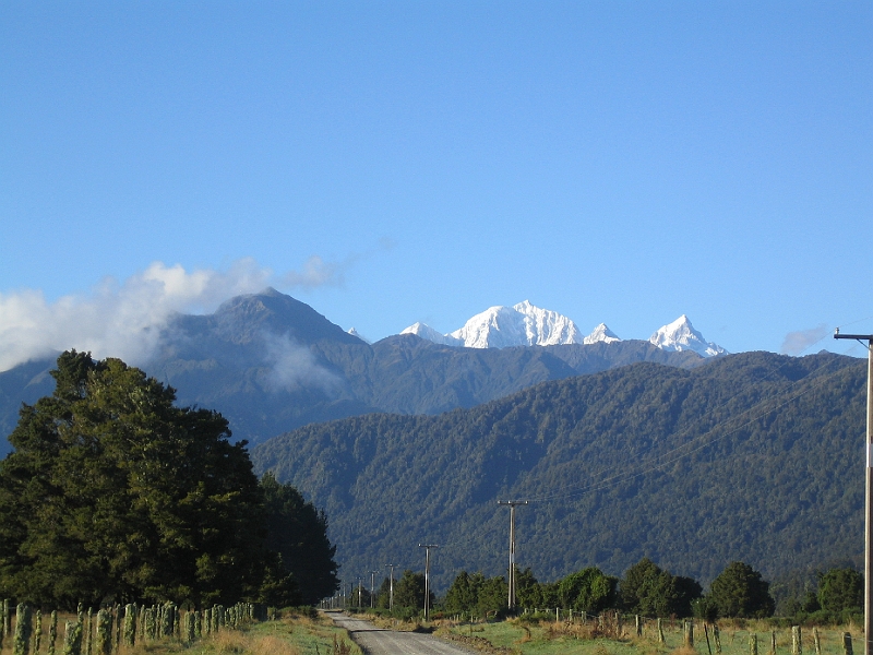IMG_2243.JPG - Mountains near Franz: Tasman and Cook?