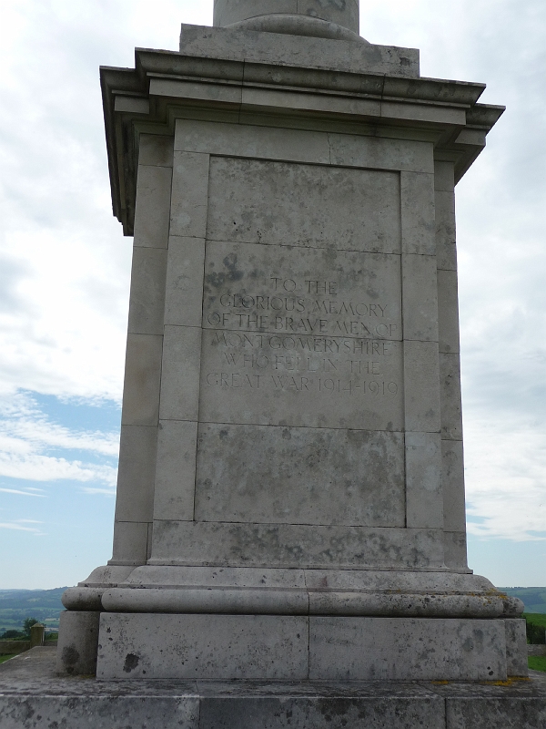 P1000412.JPG - Montgomeryshire War Memorial