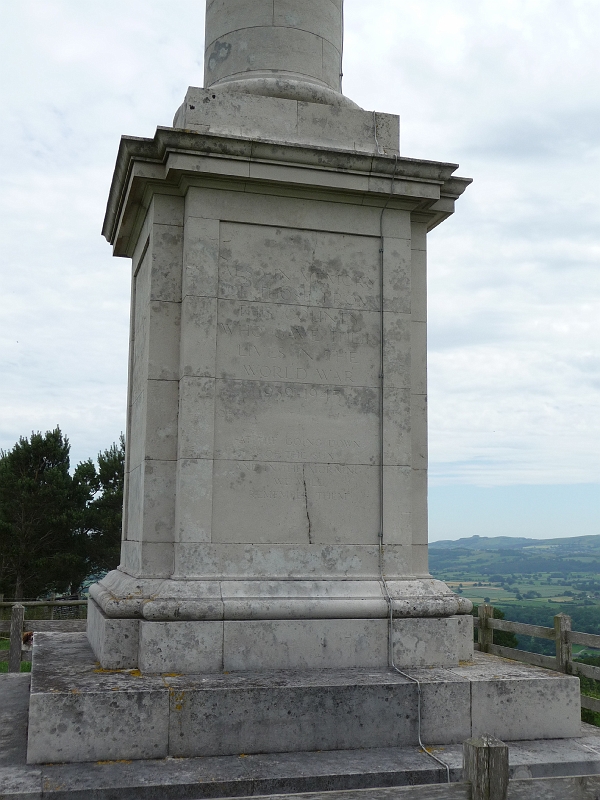 P1000413.JPG - Montgomeryshire War Memorial